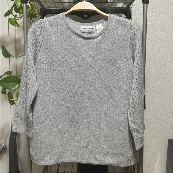 Alfred Dunner Tops - Shimmering Silver Metallic Alfred Dunner 3/4 Sleeve Top.